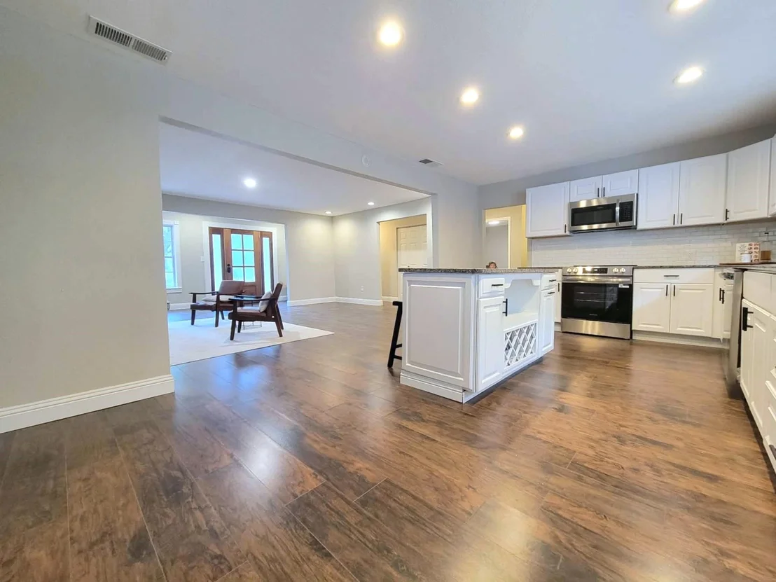 Photo of 103 W Cayuga Drive