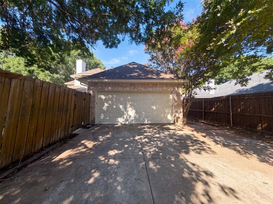 Photo of 905 Ridgemont Drive