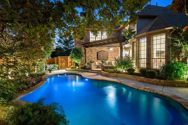 Photo of 901 Crestmoor Drive