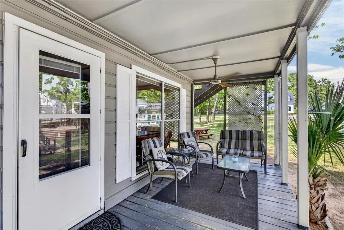 Photo of 1529 Oak Shore Drive