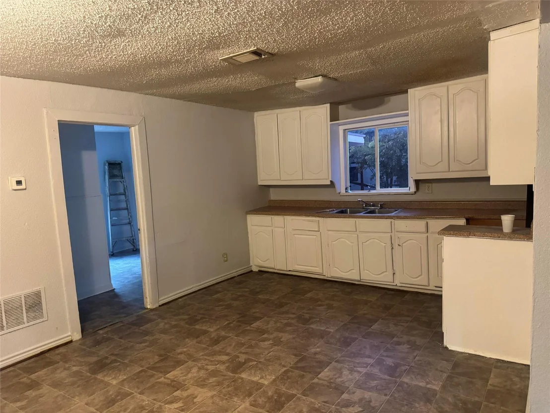 Photo of 803 N Joe Wilson Road