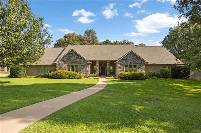 Photo of 11831 Smallwood Drive