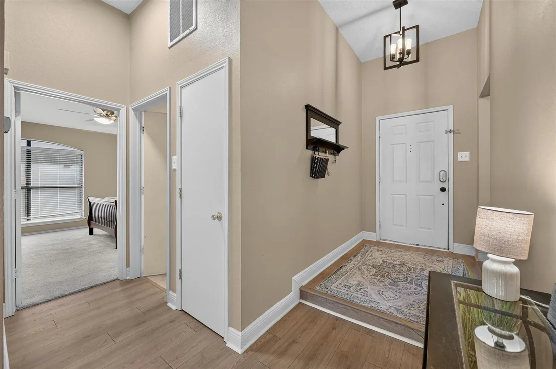 Photo of 2103 Meadowview Drive