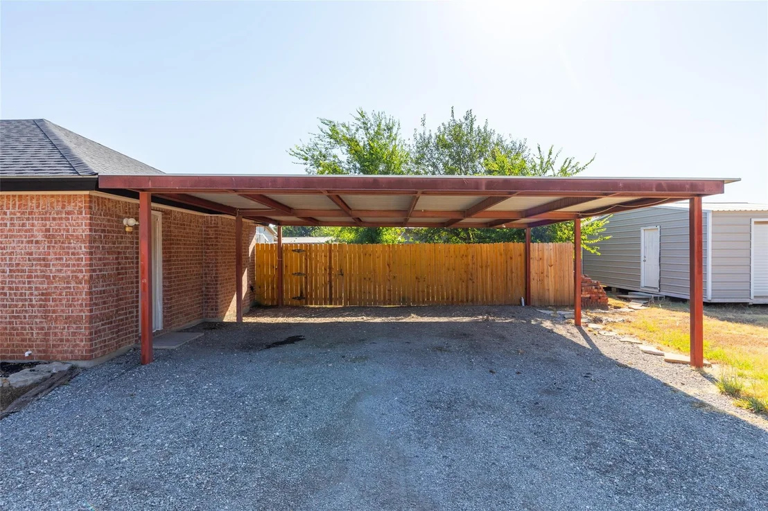 Photo of 717 Groves Road