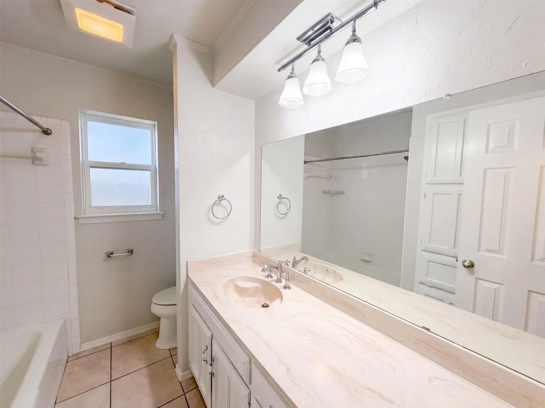 Photo of 1208 Hillcrest Drive