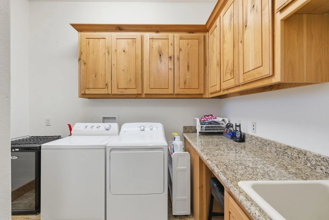 Photo of 735 Gresham Lane