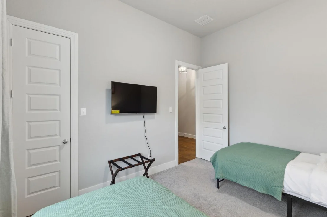 Photo of 1104 Holcombe Drive