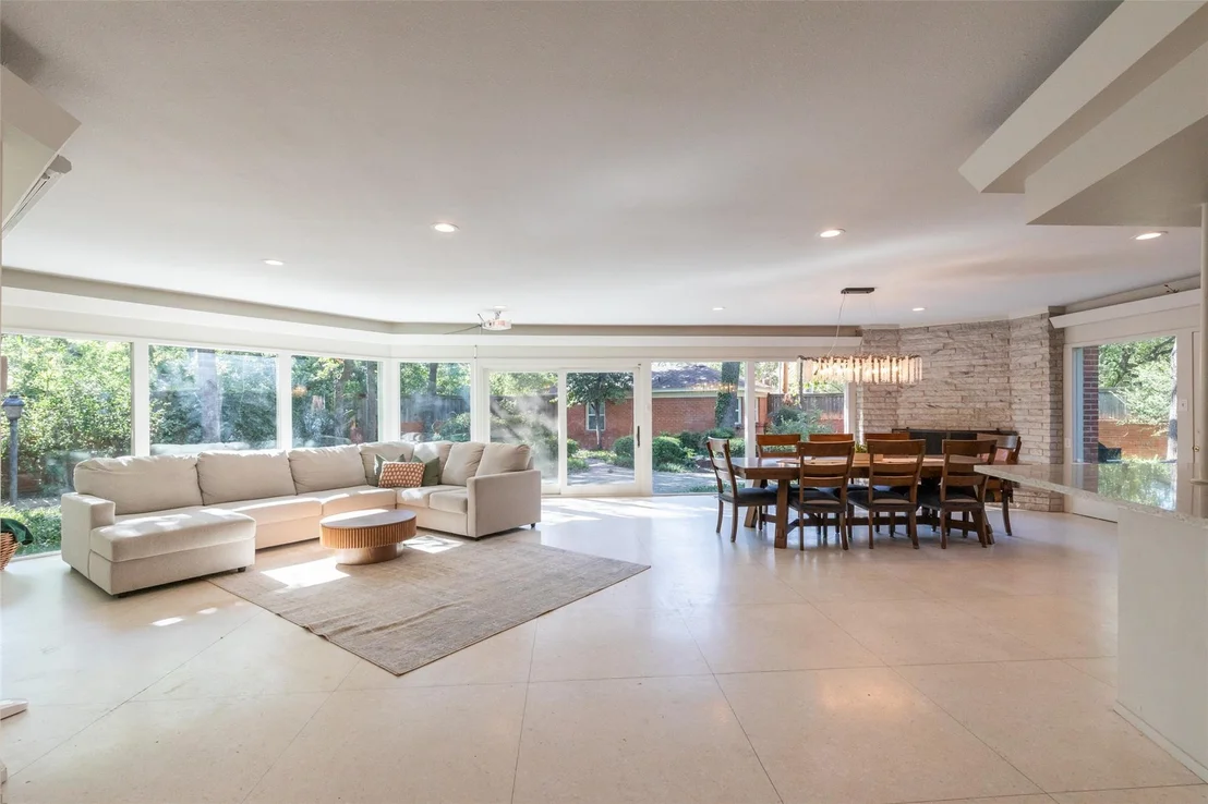 Photo of 3765 Woodridge Drive