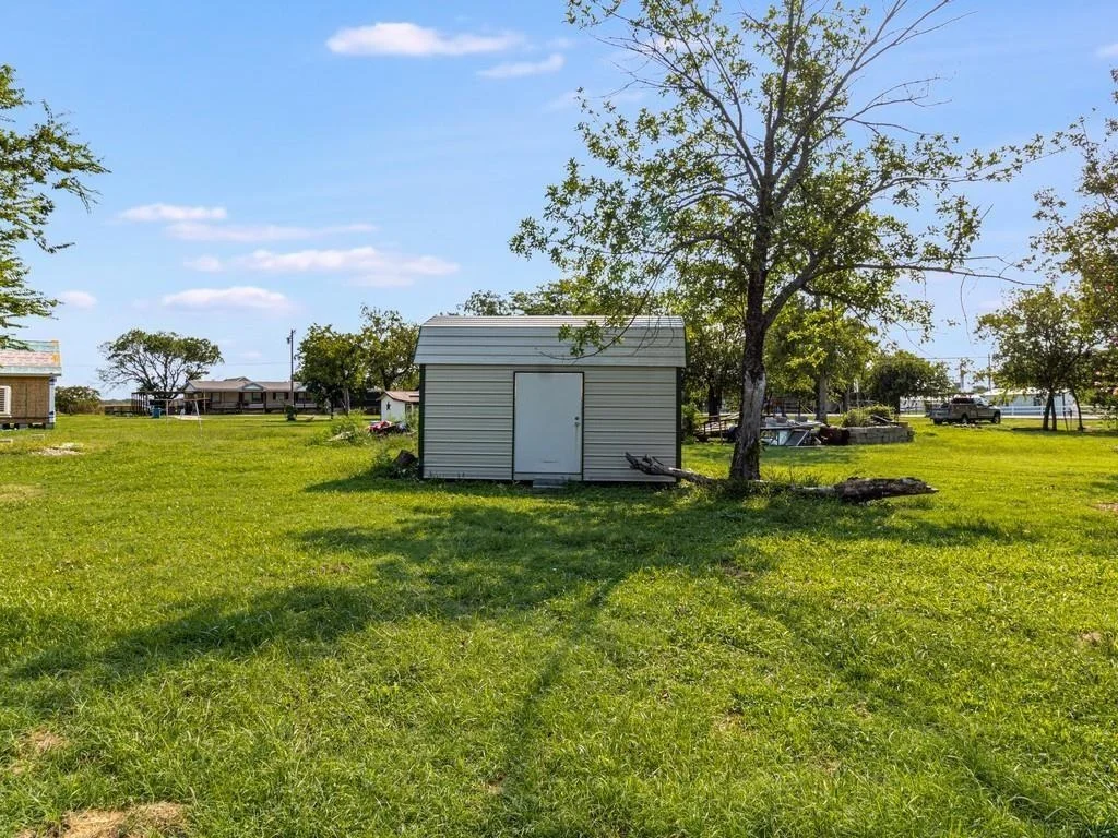 Photo of 112 W Hackberry Street
