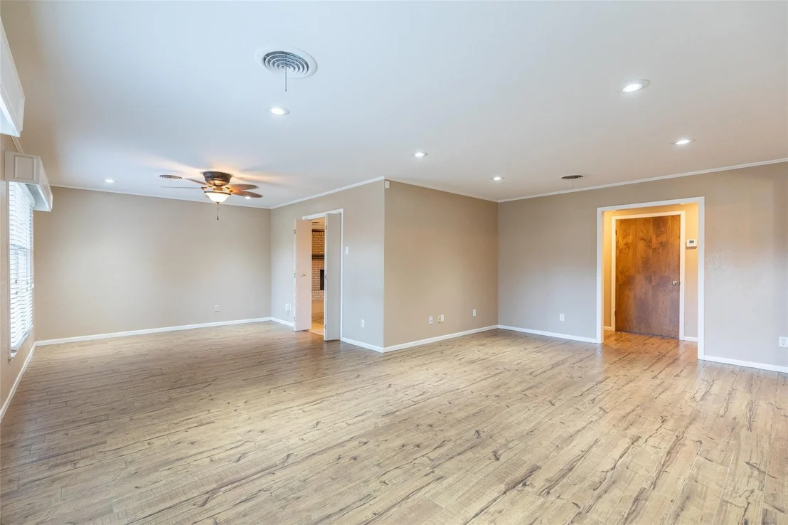 Photo of 55 Surrey Square