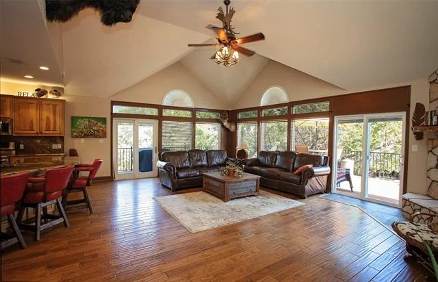 Photo of Unit 2 at 880 Cliffs Drive