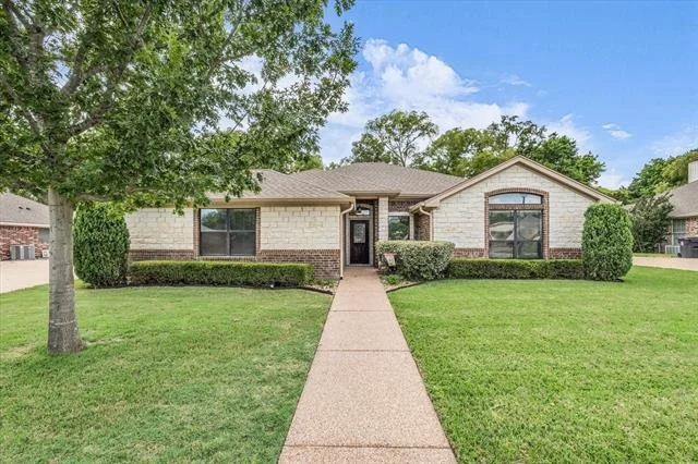 Photo of 814 Springdale Circle