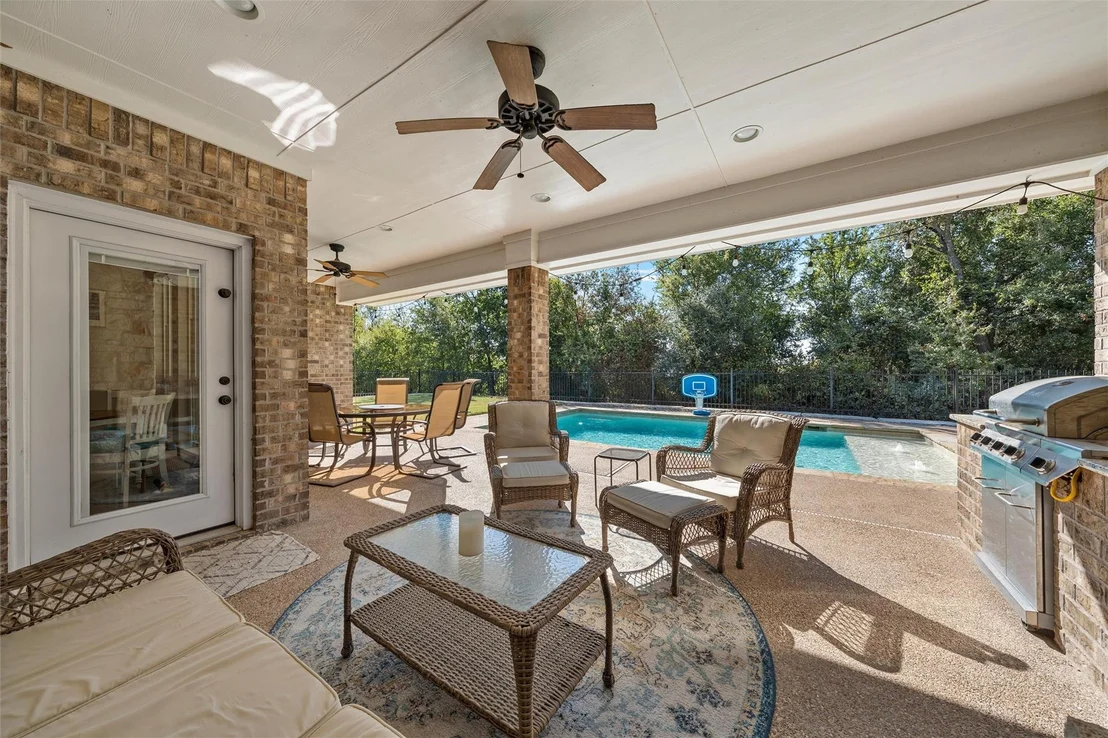 Photo of 580 Whispering Oaks