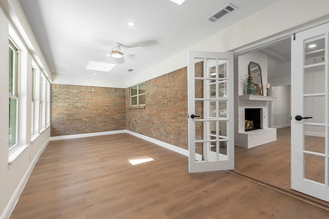 Photo of 2844 Hurstview Drive