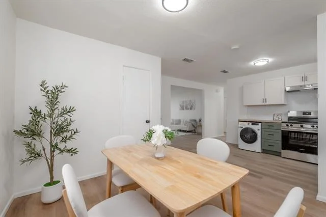 Photo of 2118 N Mockingbird Lane