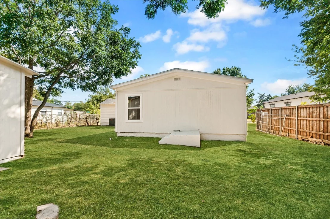 Photo of 1605 Meadowbrook Drive
