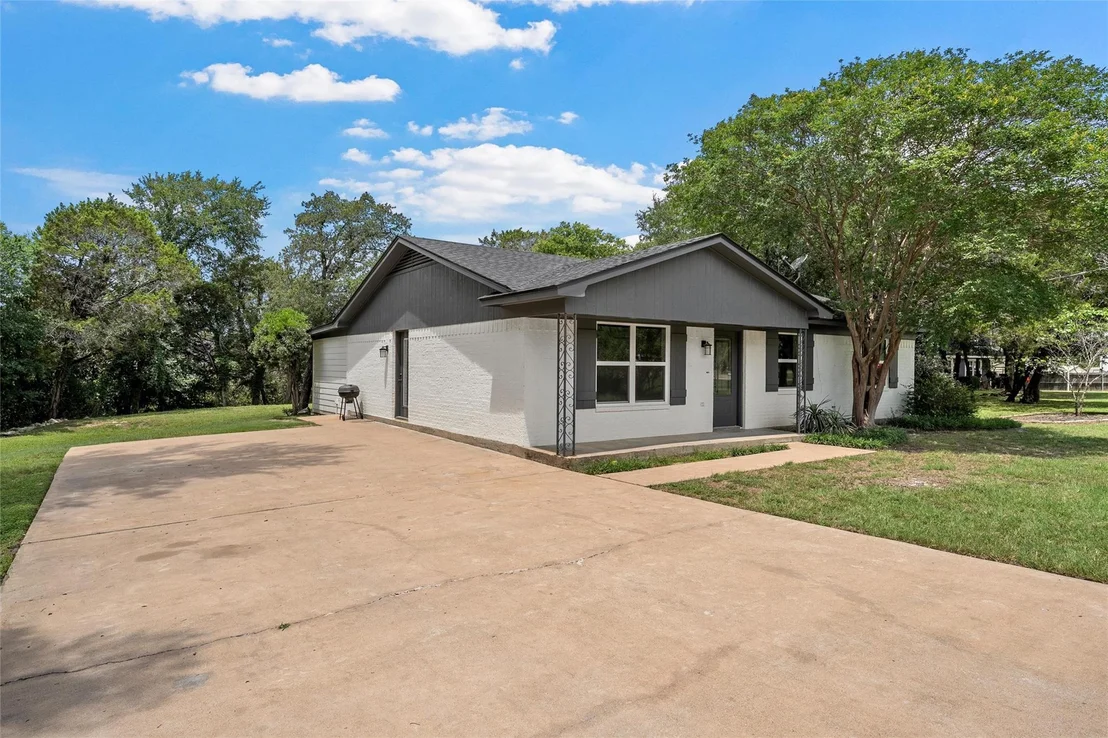 Photo of 139 Cresthill Circle