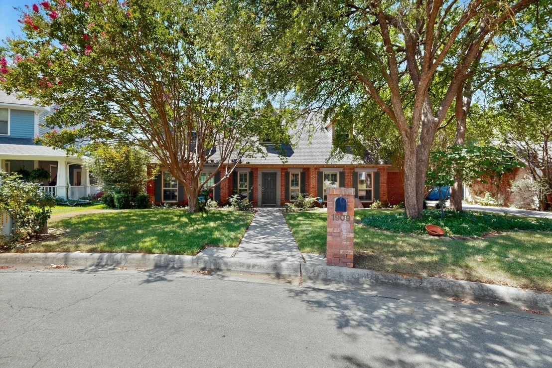 Photo of 1909 Highland Park Circle