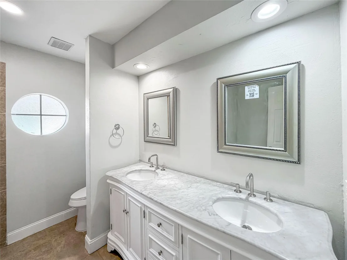 Photo of 100 W Pleasantview Drive