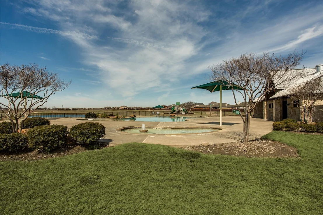 Photo of 1104 Devonshire Drive N
