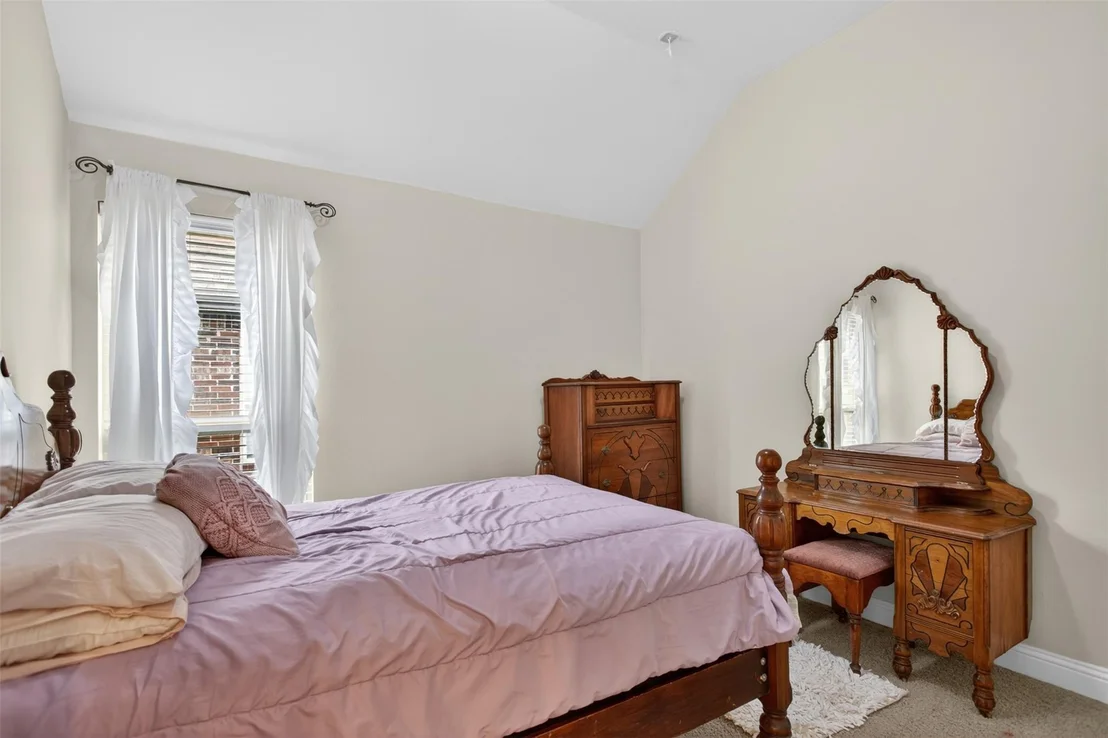 Photo of 1013 Somerset Circle