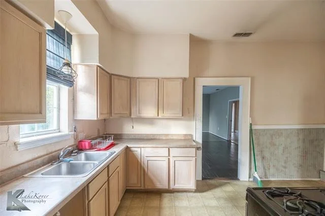 Photo of 141 W 3rd Street