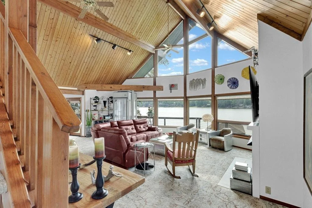 Photo of 334 Hideaway Lane Central
