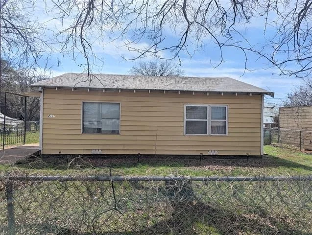 Photo of 2125 Oakland Drive