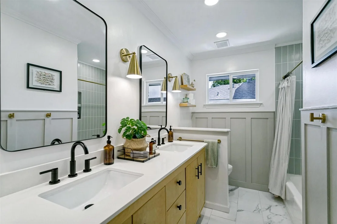 Photo of 2736 Grandview Drive