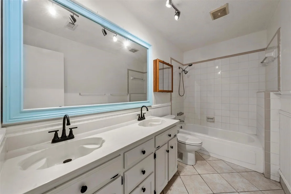Photo of 812 Regina Drive