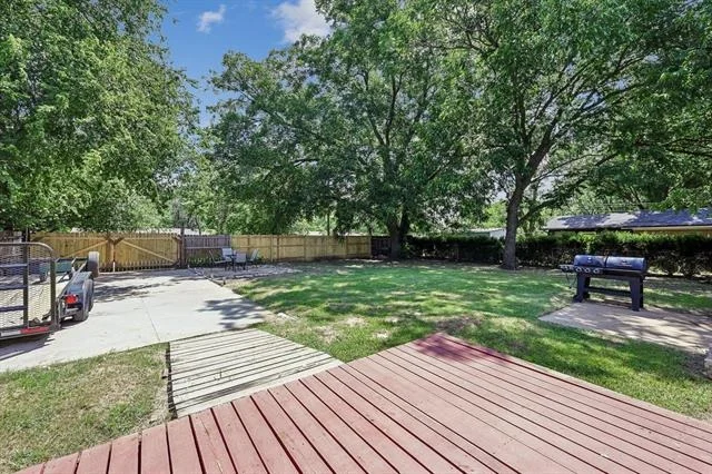 Photo of 232 NW Jayellen Avenue