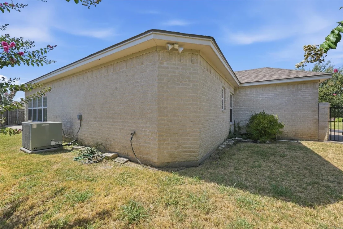 Photo of 32 North Shore Circle