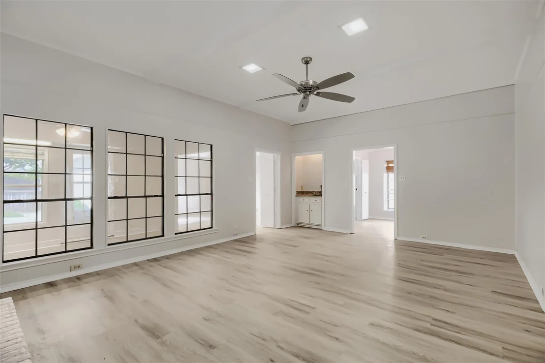 Photo of 1202 E Berkeley Drive