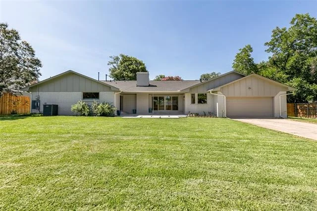 Photo of 7431 Larchview
