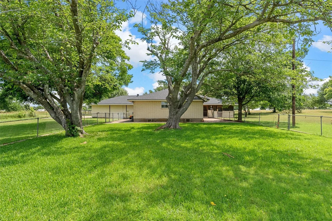 Photo of 5444 OLD LORENA Road