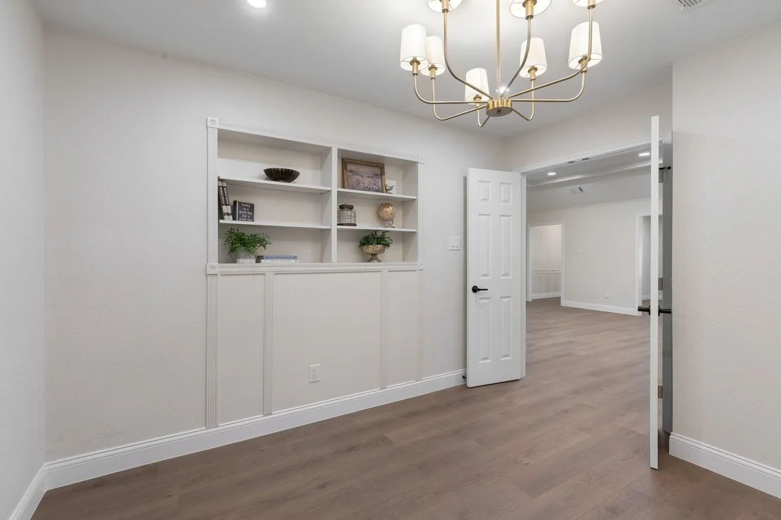 Photo of 2844 Hurstview Drive