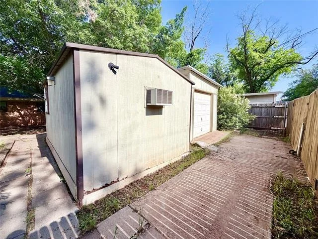 Photo of 1410 Westwood Drive