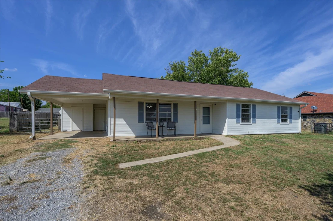 Photo of 614 E FM 272
