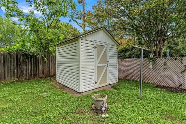 Photo of 1325 Royal Oaks Drive