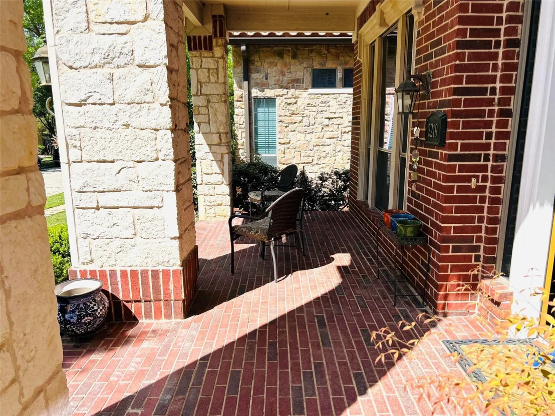 Photo of 2219 Longview Road