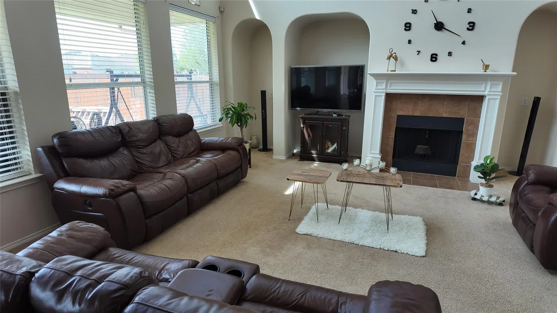 Photo of 421 Roundrock Lane