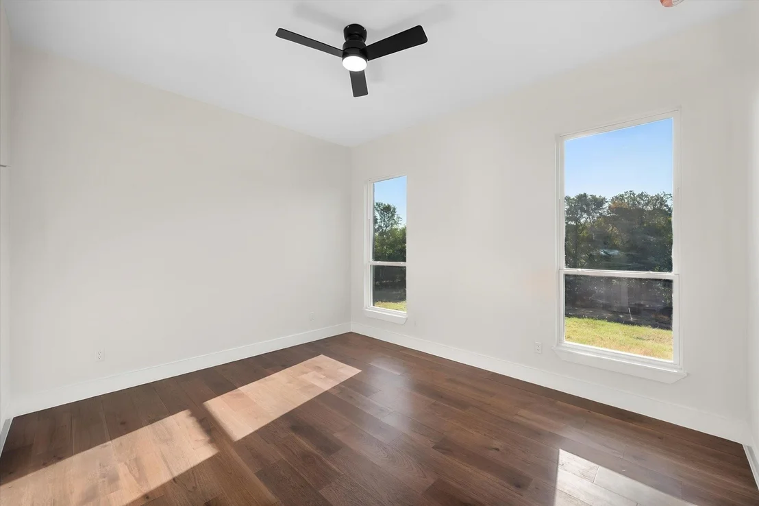Photo of 554 Shoreside Drive
