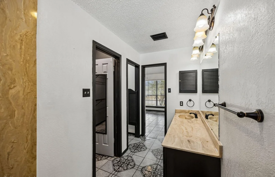 Photo of 2409 Doral