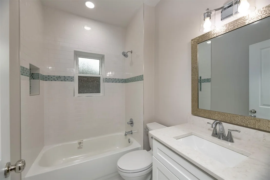 Photo of 314 Sixpence Lane