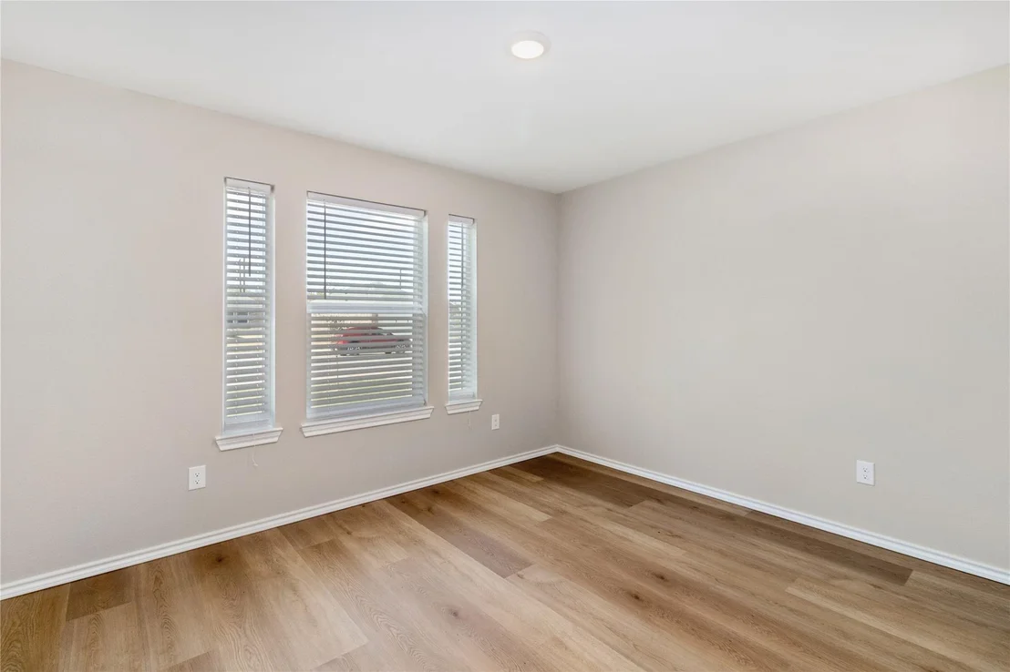 Photo of 807 Bella Blvd Street