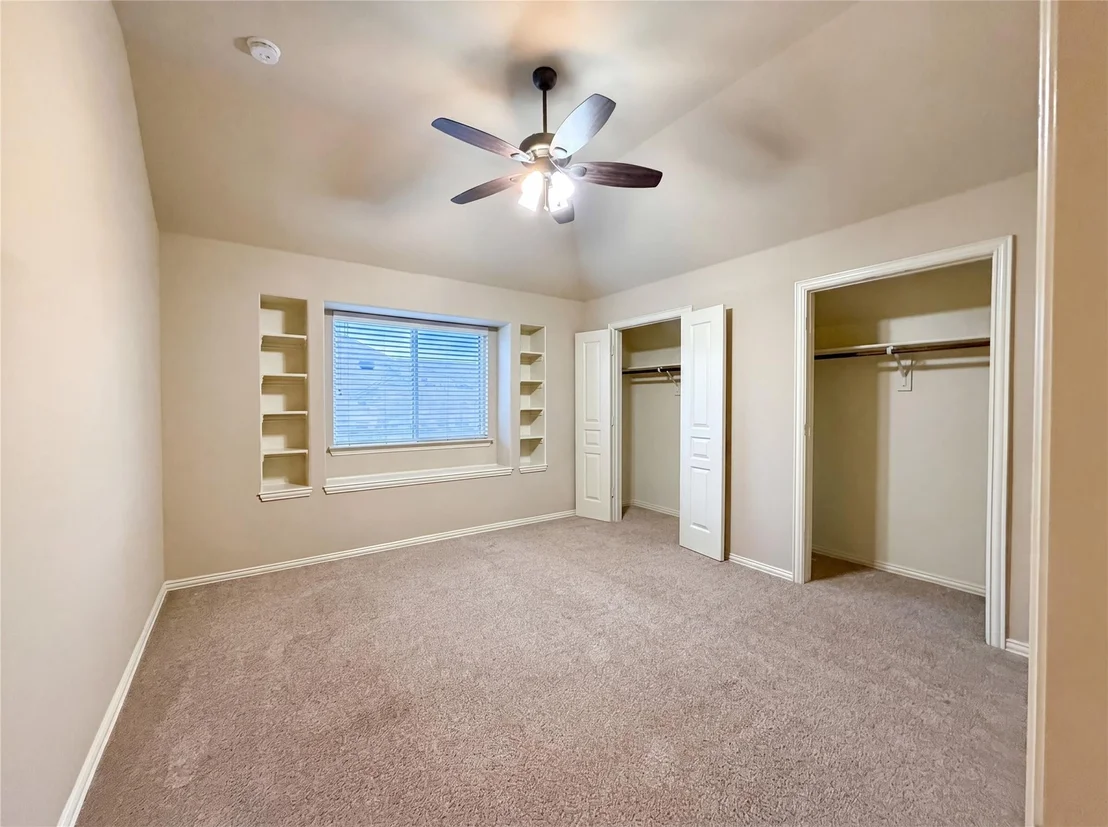 Photo of 725 Lyndhurst Drive
