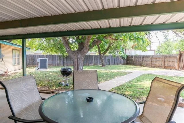 Photo of 2349 Cooke Street