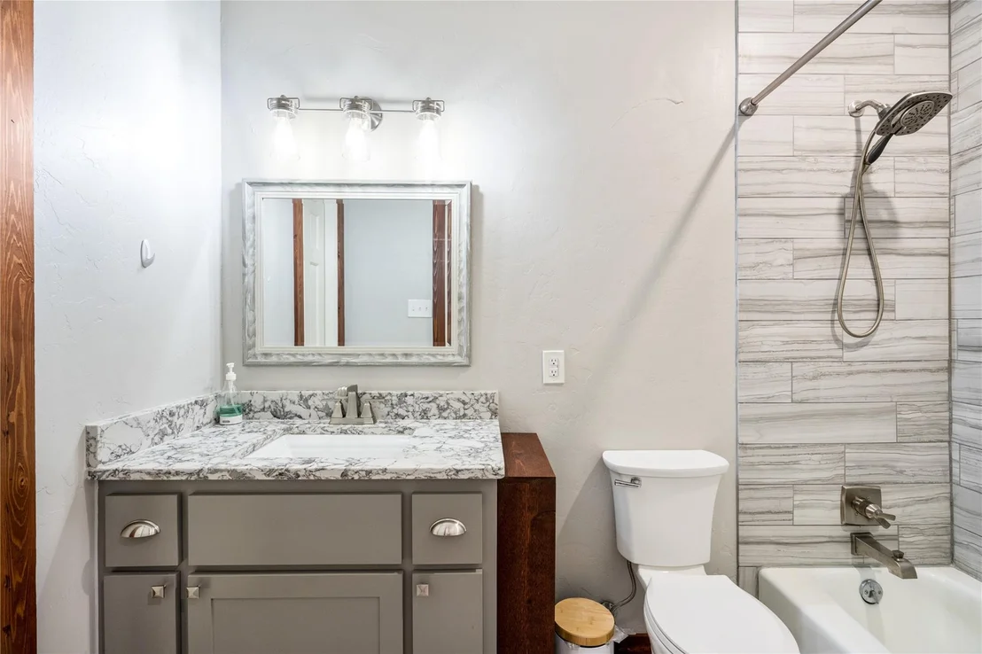 Photo of 207 Shadowwood Trail
