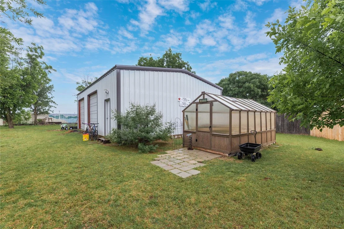 Photo of 205 longhorn dr