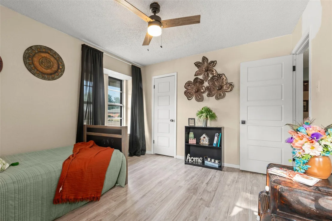 Photo of 1017 Chriswood Drive